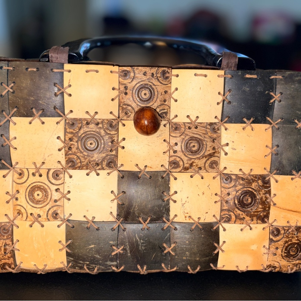 *Beautiful Coconut Shell Handbag - Picture 8 of 10